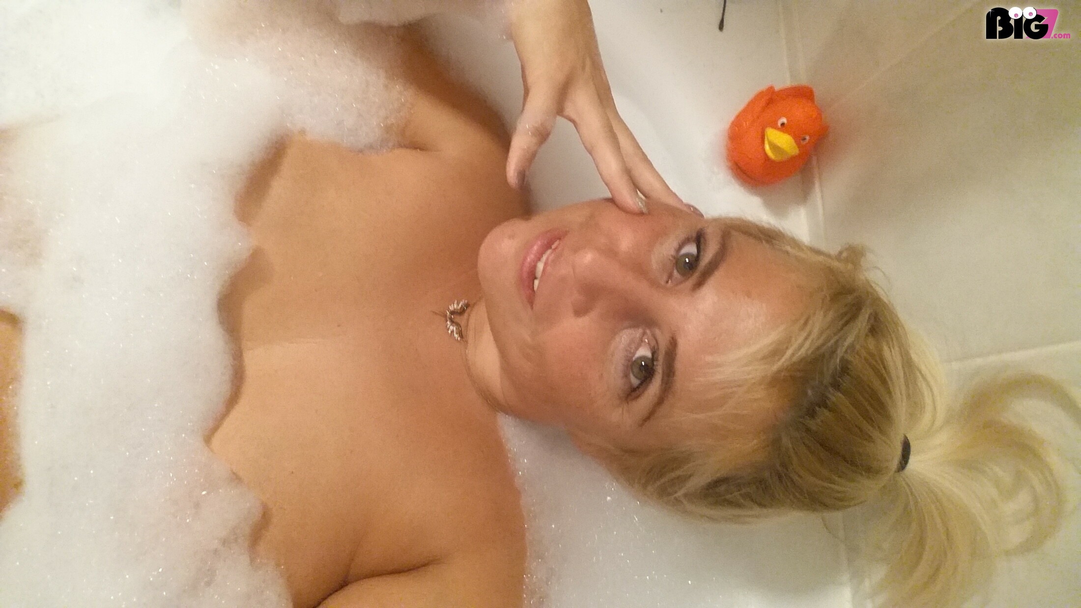 LittleLady37 - Amateur Porno Darsteller