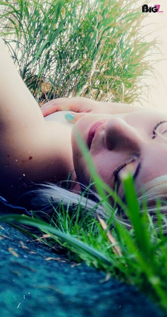 o b43e8c44f813a334673eea9d975e9ca4 - Alice-intoxicated