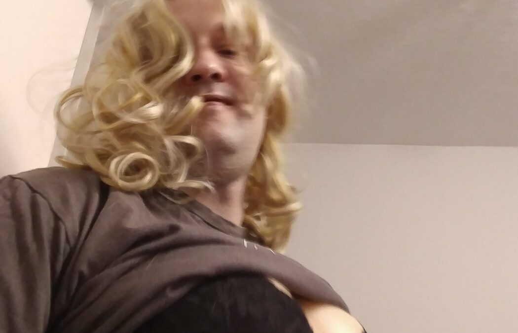 julia37 - 69, Analsex, ass to mouth, Bondage, creampie, Deepthroating (Hardcore Blasen), Devote Rollen, DirtyTalk, Doppelte Penetrationen, dreier, eier lecken, gesichtsbesamung, Girlfriendsex, große Brüste, Große Schwänze, gruppensex, High Heels, lack, latex, leder, Massenbesamung / Bukkake, Nylon-Strapserotik, Rollenspiele, Sexspielzeuge, Swingen, tittenfick, Zeigen in der Öffentlichkeit