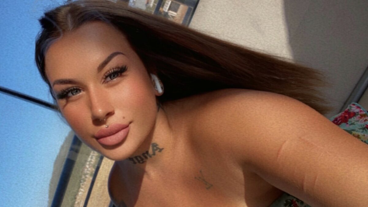 Roxyfoxy - private Porno Darstellerin- 69, Dirtytalk, Analsex, Zeigen in der Öffentlichkeit, Sexspielzeuge, Gegenstände einführen, Tittenfick, Deepthroating (Hardcore Blasen), Gesichtsbesamung, Eier lecken, Große Schwänze, Lesbische Spiele, Rollenspiele, Doppelte Penetrationen, Sex-Parties, Nylon-Strapserotik, High-Heels, Lack,Leder, Latex, Doktor-Spiele, Maskenspiele, Dominante Rollen, Vorführung
