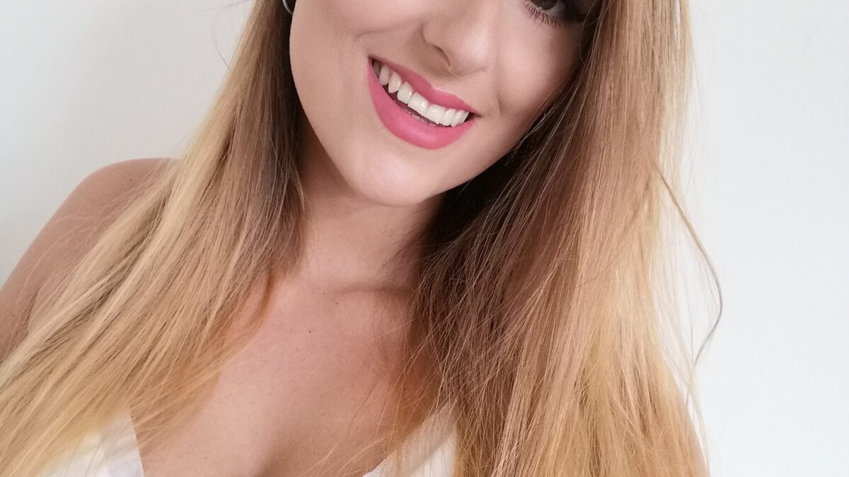NikolettaSugar - private Porno Darstellerin-