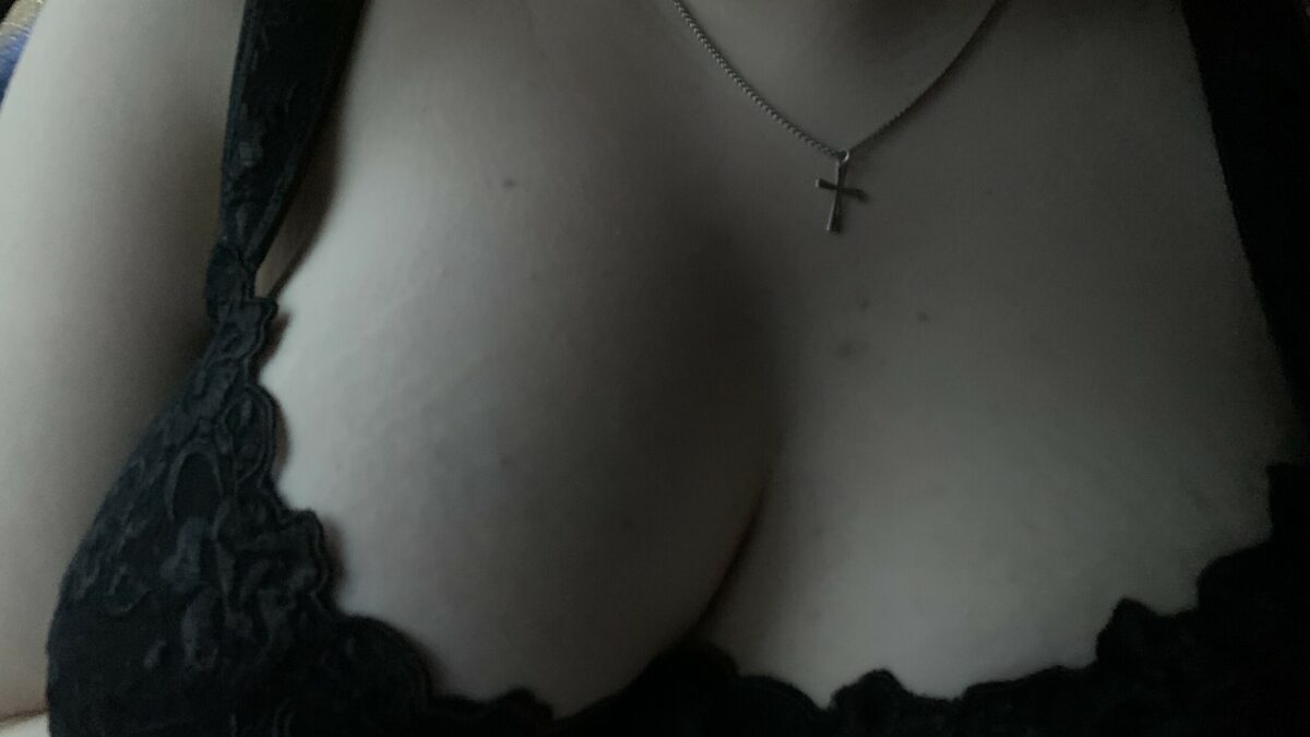 Franziskaa - private Porno Darstellerin- 69, Girlfriendsex, Dirtytalk, Sexspielzeuge, Tittenfick, Massenbesamung / Bukkake, Rimming (Polecken), Gesichtsbesamung, Face-Sitting, Eier lecken, Creampie, Große Schwänze, Lesbische Spiele, Rollenspiele, Dreier , Doppelte Penetrationen, Gruppensex , Fuß-Fetisch, Natursekt passiv, CBT (Schwanz- und Hodenzüchtigung), Keuschhaltung, Versklavung passiv, Partnererziehung