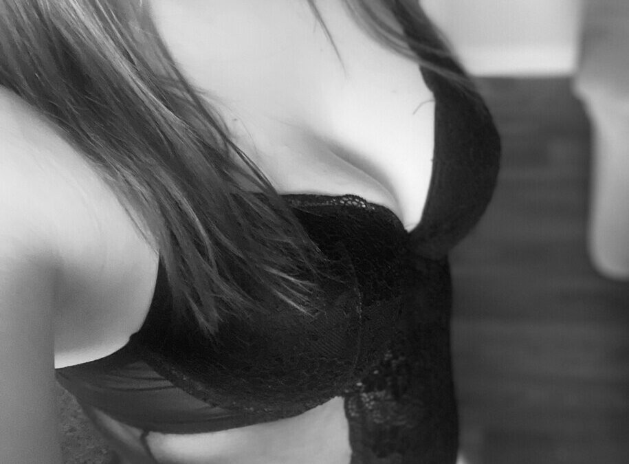 Sahneschnitte27 - private Porno Darstellerin- 69, Dirtytalk, Sexspielzeuge, Tittenfick, Rollenspiele, Dreier , Lack,Leder, Latex, Doktor-Spiele, Devote Rollen