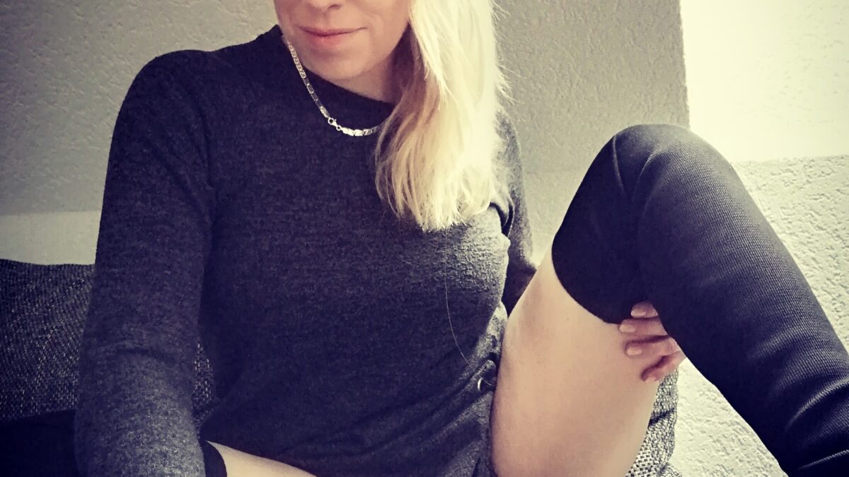 Blowjob-Dana - private Porno Darstellerin- 69, Girlfriendsex, Dirtytalk, Analsex, Sexspielzeuge, Gegenstände einführen, Tittenfick, Deepthroating (Hardcore Blasen), Rimming (Polecken), Gesichtsbesamung, Face-Sitting, Eier lecken, Creampie, Große Schwänze, Große Brüste, Rollenspiele, Dreier , Nylon-Strapserotik, High-Heels, Lack,Leder, Latex, Dominante Rollen, Bondage, Rasur, Vorführung, Fisting