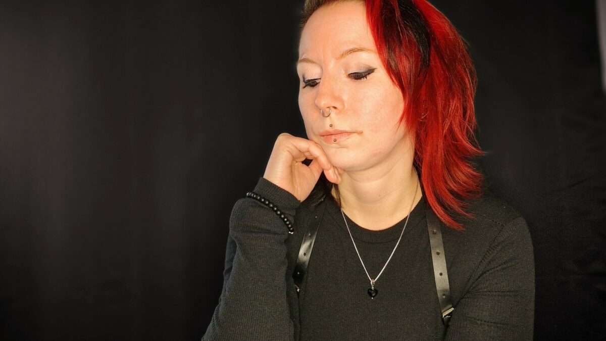 LadyCarry - private Porno Darstellerin- Dirtytalk, Analsex, Zungen-Analsex passiv, Sexspielzeuge, Tittenfick, Rimming (Polecken), Face-Sitting, Eier lecken, Creampie, Lesbische Spiele, Doppelte Penetrationen, Nylon-Strapserotik, High-Heels, Fuß-Fetisch, Lack,Leder, Latex, Natursekt aktiv, Gothic, Dominante Rollen, Demütigung, Rohrstockerziehungen, Spanking, Spitting, Keuschhaltung, Versklavung aktiv , Partnererziehung, Trampling