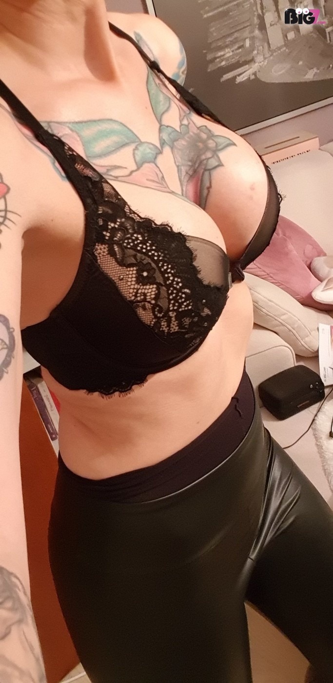 Sandy2804 - private Porno Darstellerin- 69, Dirtytalk, Zungen-Analsex aktiv, Zungen-Analsex passiv, Anal-Dehnungen aktiv, Sexspielzeuge, Tittenfick, Deepthroating (Hardcore Blasen), Rimming (Polecken), Gesichtsbesamung, Eier lecken, Creampie, Nylon-Strapserotik, High-Heels, Fuß-Fetisch, Natursekt aktiv, Devote Rollen, Spanking