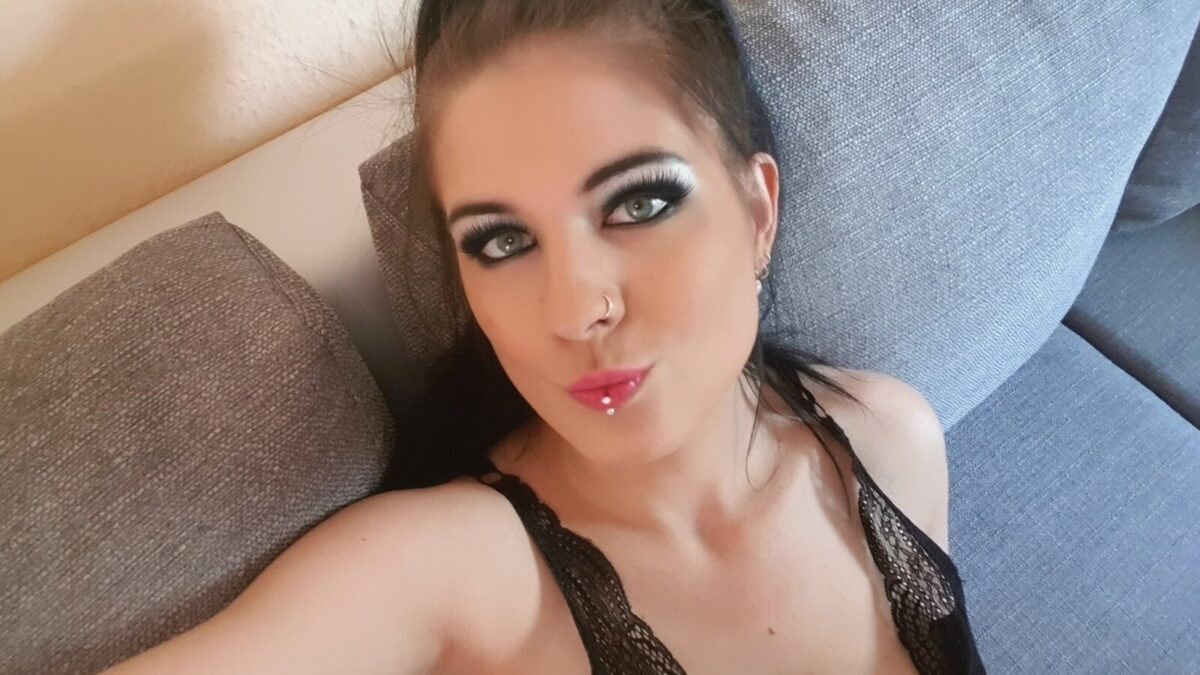 CaraliaDeluxe - Amateur Porno Darsteller