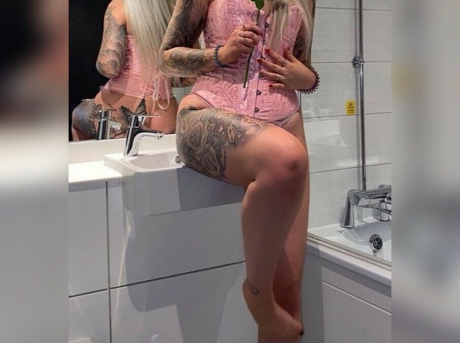 Angelina0o0 - private Porno Darstellerin- 69, Girlfriendsex, Dirtytalk, Sexspielzeuge, Lesbische Spiele, Rollenspiele, High-Heels, Fuß-Fetisch, Dominante Rollen