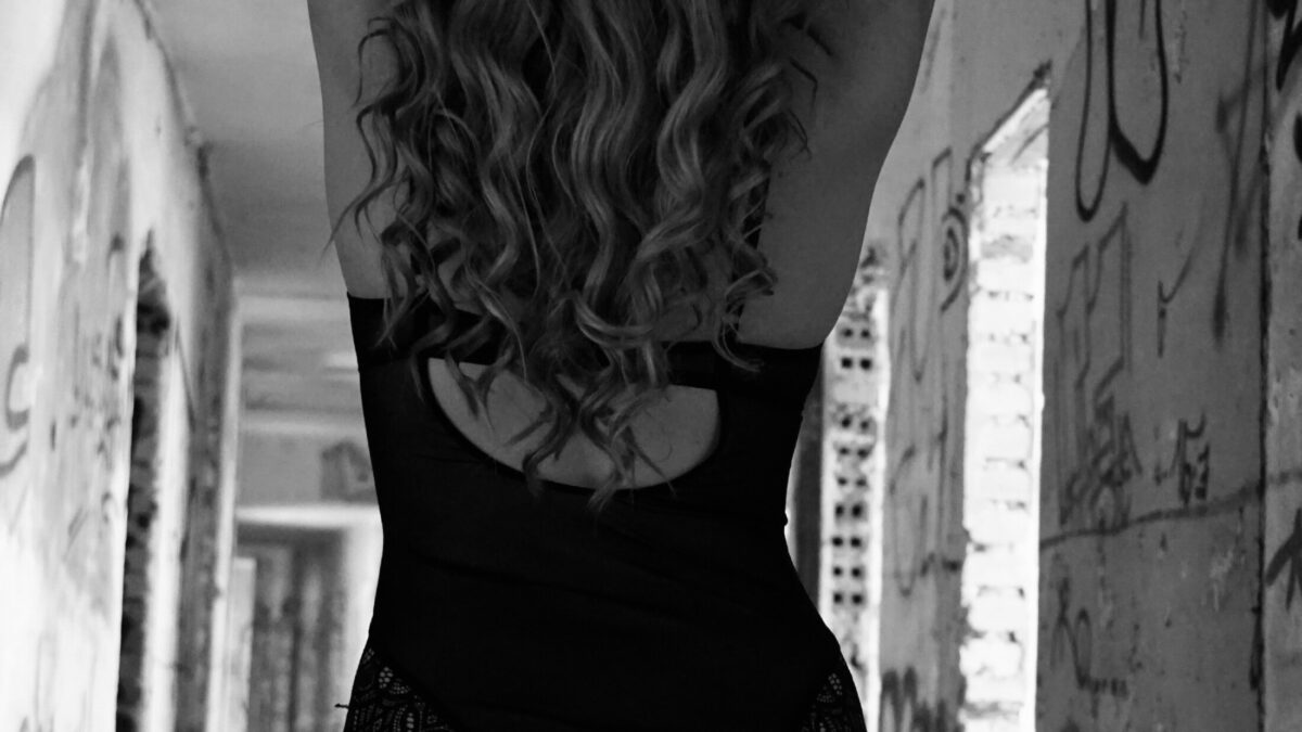 HotIsa - private Porno Darstellerin- 69, Dirtytalk, Sexspielzeuge, Eier lecken, Dominante Rollen, Rasur, Versklavung aktiv , Fisting