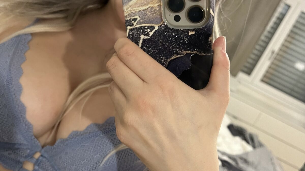 Liaax - private Porno Darstellerin- 69, Girlfriendsex, Dirtytalk, Analsex, Zungen-Analsex aktiv, Zungen-Analsex passiv, Anal-Dehnungen aktiv, Anal-Dehnungen passiv, Sexspielzeuge, Gegenstände einführen, Tittenfick, Deepthroating (Hardcore Blasen), Gesichtsbesamung, Face-Sitting, Eier lecken, Große Schwänze, Lesbische Spiele, Rollenspiele, Dreier , Doppelte Penetrationen, High-Heels, Doktor-Spiele, Maskenspiele, Wachs-Spiele, Entführungsspiele, Dominante Rollen, Bondage, Schulerziehung