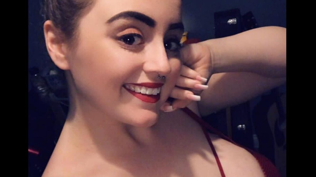 Darjia - private Porno Darstellerin- 69, Girlfriendsex, Dirtytalk, Analsex, Zeigen in der Öffentlichkeit, Sexspielzeuge, Gegenstände einführen, Tittenfick, Massenbesamung / Bukkake, Deepthroating (Hardcore Blasen), Gesichtsbesamung, Face-Sitting, Eier lecken, Creampie, Große Schwänze, Große Brüste, Lesbische Spiele, Rollenspiele, Dreier , Doppelte Penetrationen, Gruppensex , High-Heels, Lack,Leder, Latex, Doktor-Spiele, Entführungsspiele, Devote Rollen, Demütigung, Spanking, Rasur, Schulerziehung