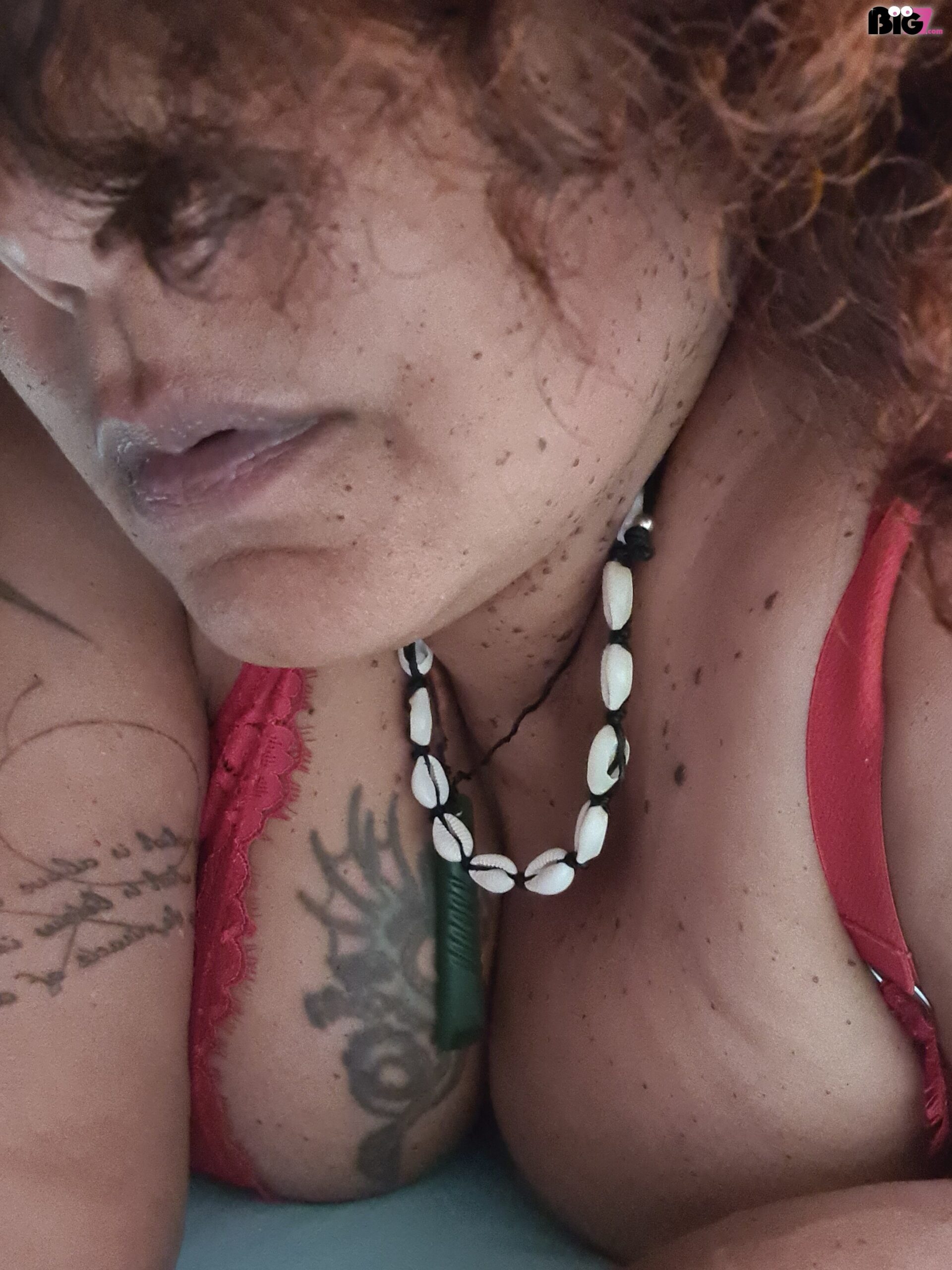 Tenisha - private Porno Darstellerin- 69, Sexspielzeuge, Tittenfick, Face-Sitting, Eier lecken, Interracial, Große Brüste, Nylon-Strapserotik, High-Heels, Fuß-Fetisch, Natursekt aktiv, Dominante Rollen, Versklavung aktiv