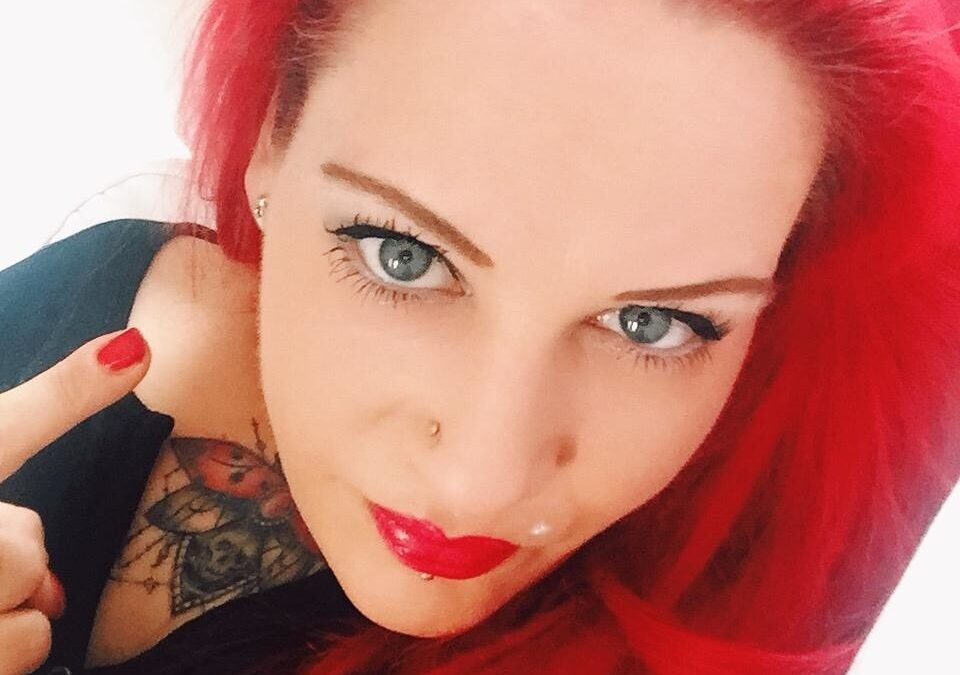 SexyMelody - private Porno Darstellerin- 69, Girlfriendsex, Dirtytalk, Analsex, Zeigen in der Öffentlichkeit, Sexspielzeuge, Gegenstände einführen, Tittenfick, Deepthroating (Hardcore Blasen), Gesichtsbesamung, Face-Sitting, Eier lecken, Große Schwänze, Große Brüste, Lesbische Spiele, Rollenspiele, Dreier , Nylon-Strapserotik, High-Heels, Natursekt aktiv, Natursekt passiv, Gothic, Devote Rollen, Dominante Rollen, Demütigung, Bondage, Versklavung aktiv , Versklavung passiv, Vorführung, Fisting