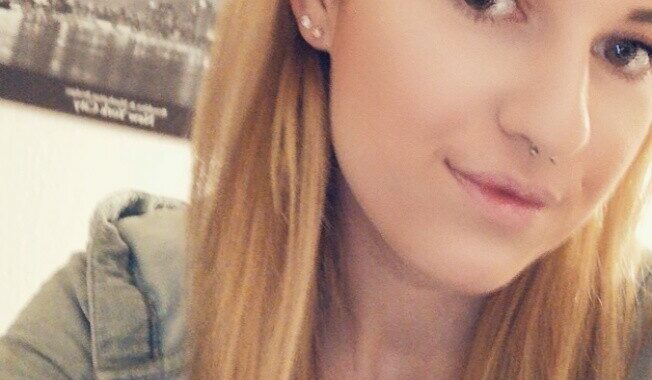 Chrissi98 - private Porno Darstellerin- 69, Girlfriendsex, Dirtytalk, Analsex, Sexspielzeuge, Gegenstände einführen, Tittenfick, Deepthroating (Hardcore Blasen), Rimming (Polecken), Face-Sitting, Eier lecken, Große Schwänze, Rollenspiele, Dreier , High-Heels, Dominante Rollen, Bondage