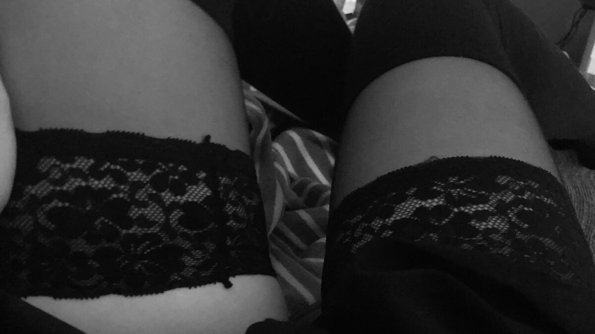 VelvetPop - private Porno Darstellerin- 69, Dirtytalk, Analsex, Sexspielzeuge, Gegenstände einführen, Tittenfick, Deepthroating (Hardcore Blasen), Gesichtsbesamung, Face-Sitting, Creampie, Große Schwänze, Rollenspiele, Dreier , Doppelte Penetrationen