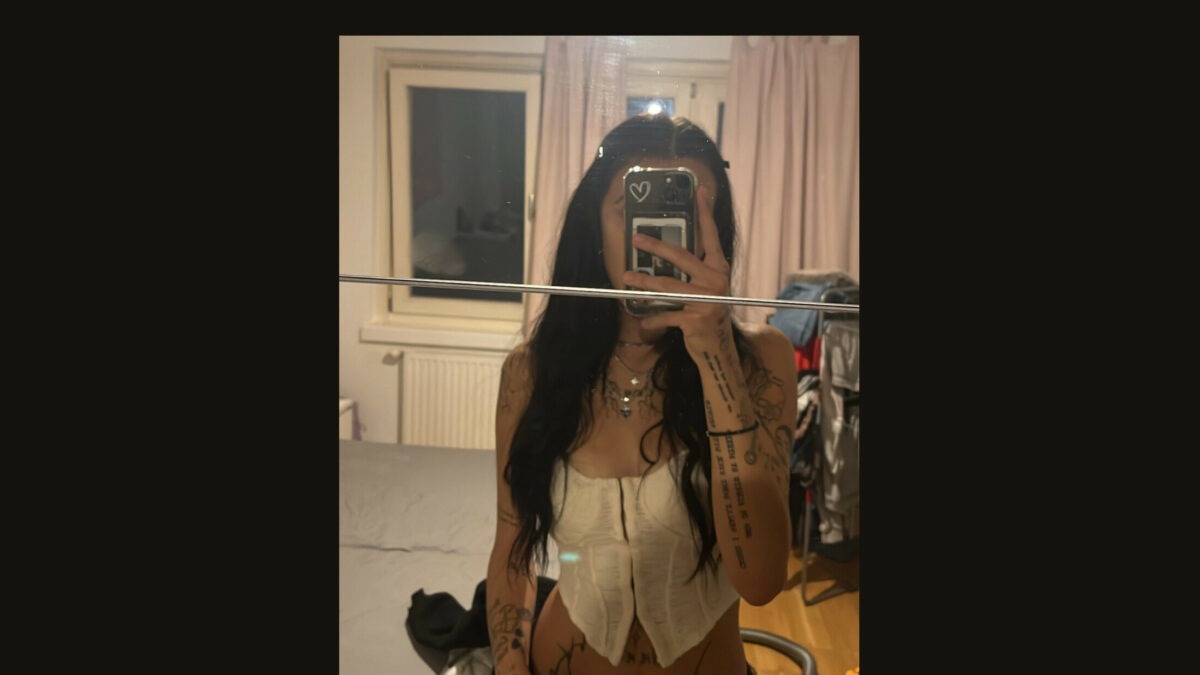 Clarissaa - private Porno Darstellerin- 69, Dirtytalk, Analsex, Sexspielzeuge, Gegenstände einführen, Große Schwänze, Dreier , Gothic, Fisting