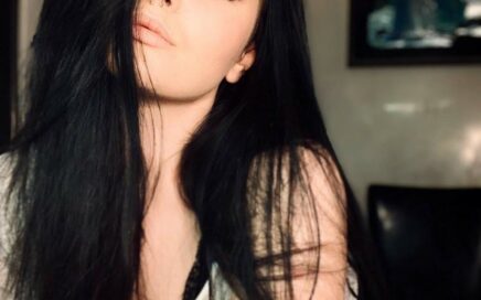 Coco1996 - private Porno Darstellerin- 69, Dirtytalk, Sexspielzeuge, Deepthroating (Hardcore Blasen), Face-Sitting, Creampie, Rollenspiele, Nylon-Strapserotik, High-Heels, Fuß-Fetisch, Dominante Rollen, Demütigung, Keuschhaltung