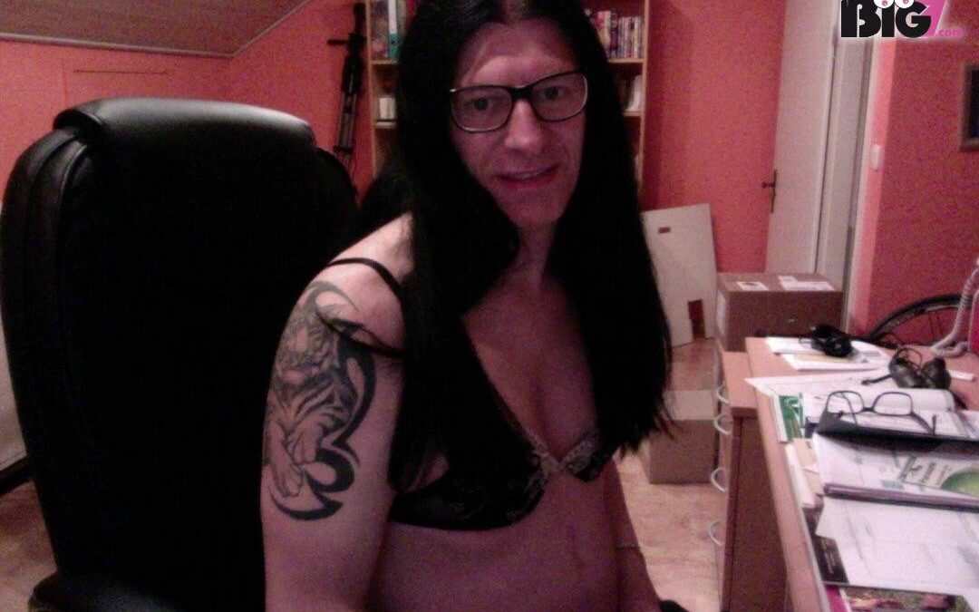 Hallo ihr Lieben ,Ich heisse Patricia und bin ein TS, nun ich möchte gerne Leute kennen lernen und ich will  mit ihnen so schönes Erleben. Was ich mag : ist wenn ich Kompliment bekomme, Sex mit Gefühl. Ich mag keinen brutalen Sex ich mag es soft und mit Hingabe. Dann kann ich auch mich denjenigen hingeben . Wenn du oder sie gefallen an mir hat dann kannst du oder sie mir schreiben oder auch im Webcam . Ich danke euch  und viele Küsse  eure Patricia
