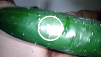 Sex mit Gartengurke - Analsex, behaart, CuteDebby, dicke, Dildos, fick, frau, frauen, gegenstände, Gegenstände einführen, geil, geiler, Gemüse, Lebensmittel, Masturbieren, muschi, nahaufnahme, porno, Reife Frauen, sex, vibrator