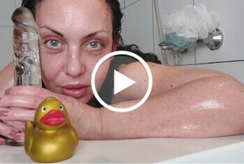 pb xl 564637827de9af175f143201a423b1fc 1 - Feuchtfröhlicher Talk mit XXL-Dildo