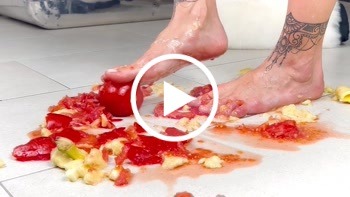pb xl df5adefa48e0cf78ebfb1941b1e14fe2 1 - FFF Foot Feet Fetisch – Essen zertreten mit meinen Füßen
