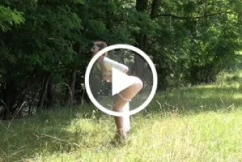 Mein erstes Mal vor der Kamera – Ich zeige dir meinen geilen Körper und machs mir selbst im Wald - blond, Dildos, frau, Masturbieren, meine pussy, Mineaxx2, natur, Orgasmus, pipi, porno, Pussy, rasiert, solo, Spielzeuge, squirt, vibrator, wald