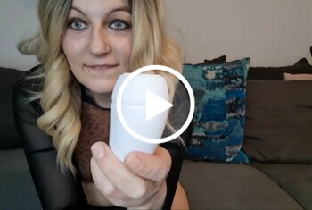 Oh wow, was ist denn da passiert? Mit dem Vibrator wurde es ganz nass - blond, Dildos, drehpartner, Europäisch, frau, geiles, gespritzt, Masturbieren, meine pussy, nass, porno, Pussy, rasiert, solo, vibrator
