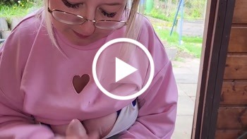 OMG ! Ich habe meinem Garten Nachbarn ein GEBLASEN ! - blasen, blond, blowjob, cumshot, DirtyTalk, frau, geblasen, hardcore, lecken, Liebe, Lillyloo, man, mann, mund, nachbar, nahaufnahme, nervös, omg, porno, Schwanz, sperma