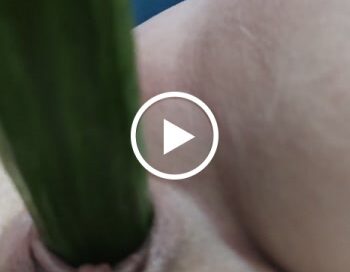 Userwunsch Selbstbefriedigung mit einer Gurke - Moncheriee