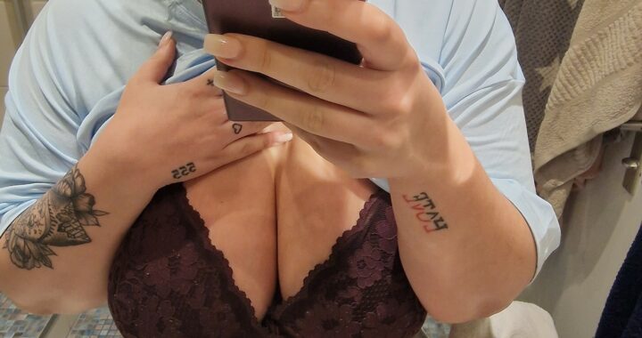 LinaLalaLou - private Porno Darstellerin- 69, Dirtytalk, Analsex, Tittenfick, Interracial, Große Schwänze, Große Brüste, Lesbische Spiele, Rollenspiele, Dreier , Devote Rollen, Dominante Rollen