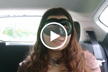 FAMILIENEINKAUF ABER ICH MACHS MIR IM AUTO!! - 18, Auto, brünett, finger, fingern, frau, Masturbieren, nahaufnahme, natur, nett, parkplatz, porno, rasiert, solo, Strumpfhose