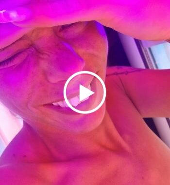 Solarium - Brüste, frau, kleine brüste, nahaufnahme, natur, porno, Pussy, rasiert, Solarium, solo, tattoos, Verwöhnen