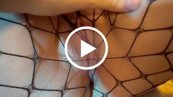 Frisch 18 und mein erstes Video hier ! Ich hoffe euch gefällt es ... - 18, AO, creampie, fingern, frau, mann, missionar, nahaufnahme, natur, porno, pov, rasiert, reiten