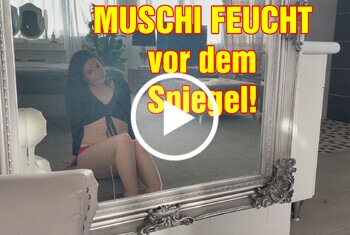MUSCHI FEUCHT vor dem Spiegel! - arsch, beine, brünett, EmmaSecret, Feucht, fingern, frau, heimlich, muschi, natur, nett, porno, rasiert, solo, Spiegel