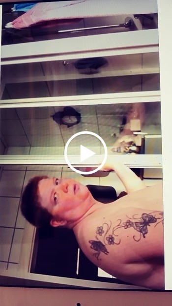 pb xl 890a6388d7f05617799453f69febd021 1 - Kommst du zu mir unter die Dusche.