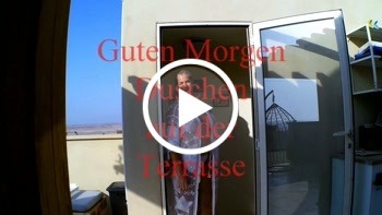 guten morgen - duschen auf der Terrasse - blond, Brüste, Duschen, frau, frauen, geiler, große Brüste, guten morgen, MegaTitten, Morgen, nahaufnahme, natur, outdoor, porno, posing, rasiert, Reife Frauen, solo, Spass