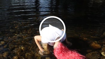 Wasserspiele im Bach mit Wetshirt - Brüste, frau, geil, geile, große Brüste, Hart, nackt, natur, nippel, outdoor, Piercings, porno, rasiert, rothaarig, solo, wasser