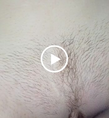 Zum Orgasmus gefingert - behaart, belohnung, fingern, frau, göttin, Liebe, mann, Masturbieren, muschi, nahaufnahme, Orgasmus, porno, schwarzhaarig, Silikon