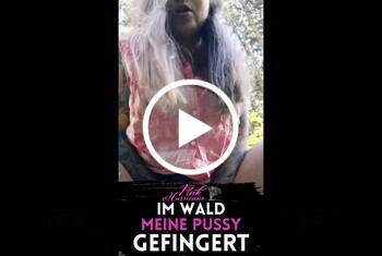 Im Wald Mein Pussy Gefingert - arsch, brünett, Europäisch, Feucht, fingern, frau, geil, Kommen, man, Masturbieren, muschi, nass, nett, outdoor, porno, Pussy, Quickie, rasiert, rock, solo, süß, Tag, titten, wald