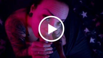SPANNER-ALARM! Kumpel meiner Mitbewohnerin muss mit vor die Cam... - Beobachtet, blowjob, Cam, cumshot, frau, Handjob, heimlich, live, mann, porno, schwarzhaarig, Session, Silikon, spanner
