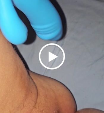 ich befriedige mich selbst mit dildo - dildo, Dildos, Europäisch, finger, frau, Masturbieren, nahaufnahme, porno, rasiert, solo